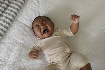 健康網》寶寶嘔吐發紺 腹部X光照出「足球徵」小腸破了