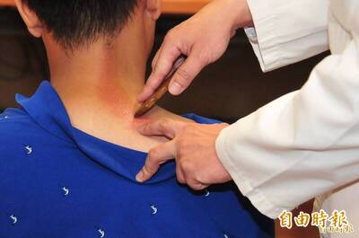 健康網》中暑分陰、陽！ 中醫：「這款」更適合刮痧