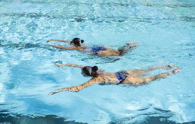 健康網》游泳會被傳染菜花？ 醫教3招自我保護