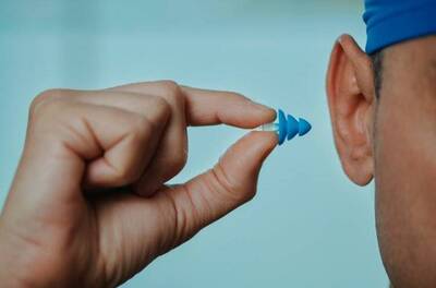 健康網》耳朵進水用棉花棒掏錯了！ 醫這2招解決「游泳耳」