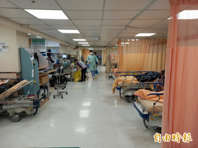 嘉基急診春節不打烊 診間上演人生百態