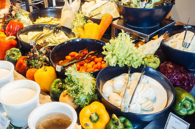 健康網》冬天安全吃Buffet！ 專家曝預防食物中毒關鍵