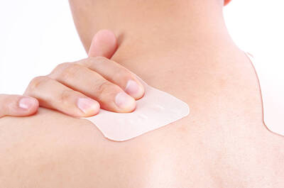 健康網》痠痛貼布別選錯 3大類別功效一次看！