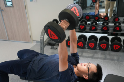 兒科醫師勇救1600公克早產兒 斜槓健身舉180公斤槓鈴