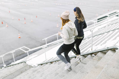 健康網》下樓梯傷膝？ 醫揭真正「2元凶」