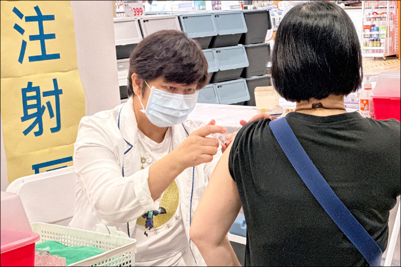 流感高峰來襲 診所、藥局春節開門 健保獎勵加成