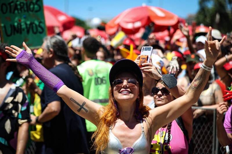 人生「何時」會感到最快樂？  英國研究：步入中年45歲左右