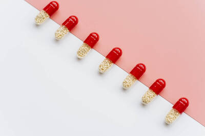 健康網》膠囊及貼片劑怎麼用？ 食藥署授安全攻略