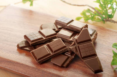健康網》甜蜜的負擔？醫曝「巧克力」吃多關節差 熱量嚇人