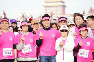 台澳跨時區路跑  蔣萬安「3寶爸」曝與台安醫院淵源