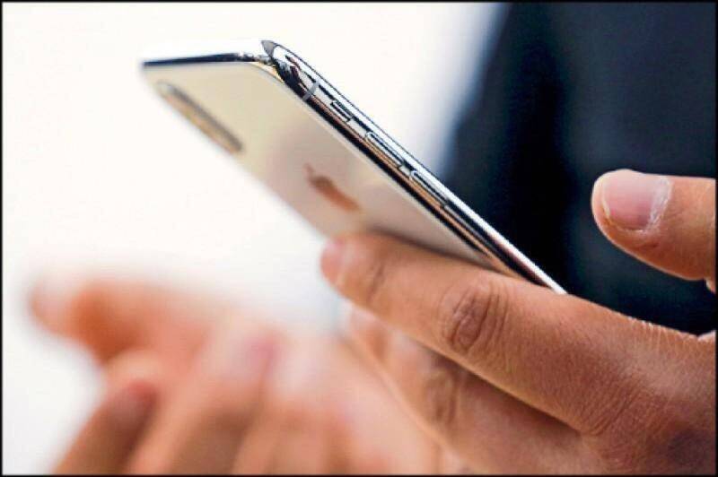 喜歡上廁所滑手機？ 醫示警：小心中鏢諾羅病毒