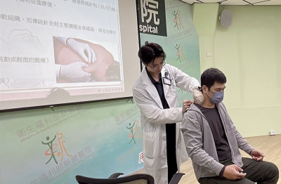 長時間久坐當低頭族 肩頸痠痛很困擾？中醫有撇步