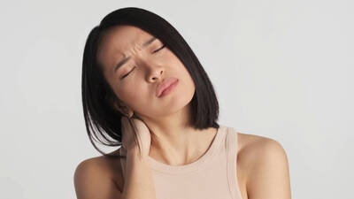 健康網》頸部僵硬卡卡？ 醫教「1動作」速放鬆
