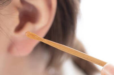 健康網》耳鼻喉醫師不藏了！ 掏耳方法、工具大公開