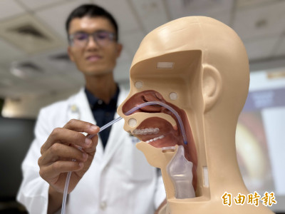 用鼻胃管餵食患者注意 鼻胃管卡卡竟在肚子打結