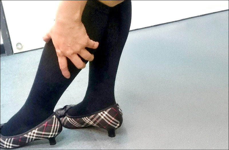 久坐族腳腫麻痛 可能是靜脈逆流
