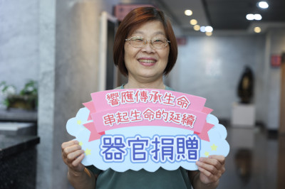 60歲生日送自己大禮 圖書館志工簽署器捐願圓30年心願