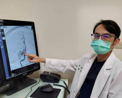 壯年男腦中風跌下樓梯 黃金時間救治恢復正常