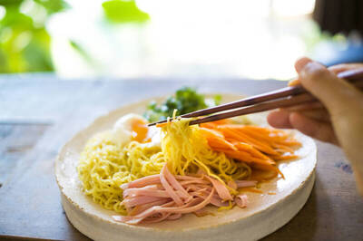 健康網》夏日消暑吃涼麵？ 營養師：麵條太Q、太黃愛注意