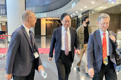 爭取中央核定市醫病床數 張善政率隊赴醫審會