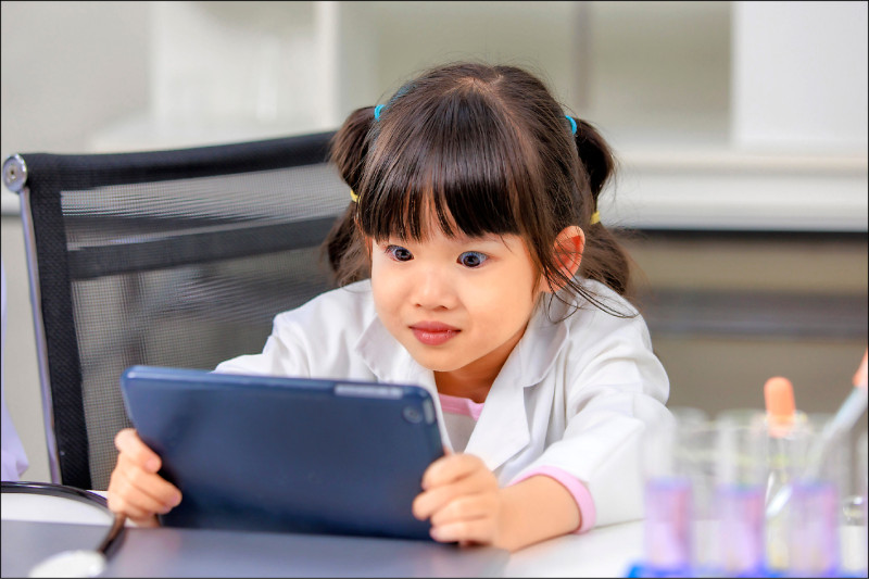 幼兒太早接觸3C 4大影響不利成長