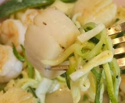 健康網》嚐美食不怕胖 營養師推高蛋白「干貝鮮蝦櫛瓜麵」