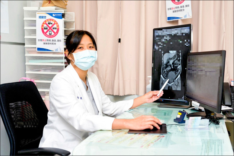 腹痛暈眩莫輕忽 51歲婦罹罕見卵巢癌 卵巢扭轉破裂大出血