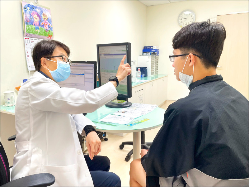 非眼睛出狀況 高中生「視野出現彩光」竟是偏頭痛上身