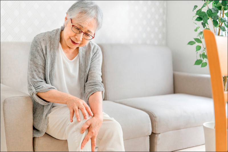 左膝疼痛持續半年 竟是「骨壞死」