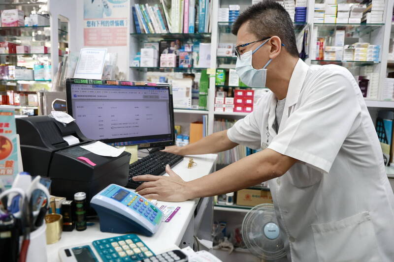 獨居或身障長者春節拿藥免憂 南投社區藥局送藥到家