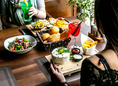 健康網》30歲女吃大餐後上腹劇痛逝 醫揭三酸甘油脂致命1大錯誤