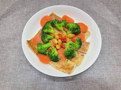 與藥師做朋友》遠離哈啾、揉鼻  時蔬藥膳板豆腐照護過敏兒