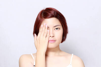 健康網》化妝後眼睛癢？醫談3女性常見眼部不適