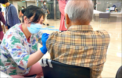 沒症狀也會傳染！ 醫揭「三明治族」肺鏈隱形風險