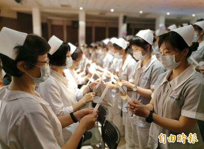 最好止痛藥》口腔癌傷口臭又爛 護理師用同理、關懷 順利幫暴怒翁換藥