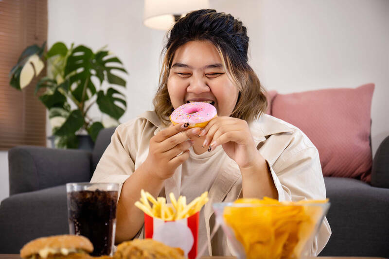 童年常吃炸雞甜食長大難戒 研究揭大腦可能記住高熱量偏好