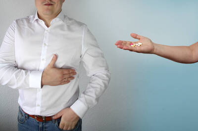 健康網》腰痛是「肌肉痠」還是「結石」醫3招判別