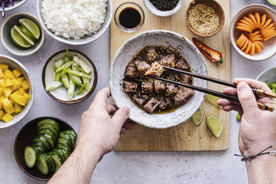健康網》盲目不吃肉恐致嚴重肌少症  醫警：養生勿踩3陷阱