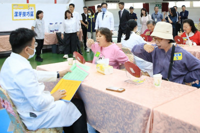 響應「8020運動」 嘉市百位樂齡勇壯族展潔牙力