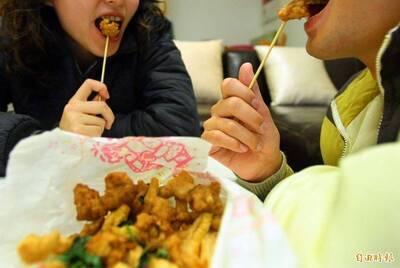 健康網》熬夜不是最傷 醫列睡前10大傷腎排行 鹽酥雞只排第3