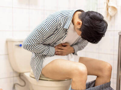 健康網》2友人接連罹大腸癌離世！ 營養師警這症狀別當壓力大