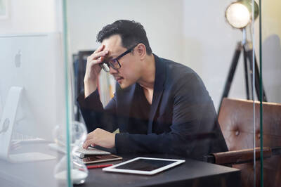 「怕被取代」已成新型職場壓力    醫提醒：企業別讓AI變過勞工具