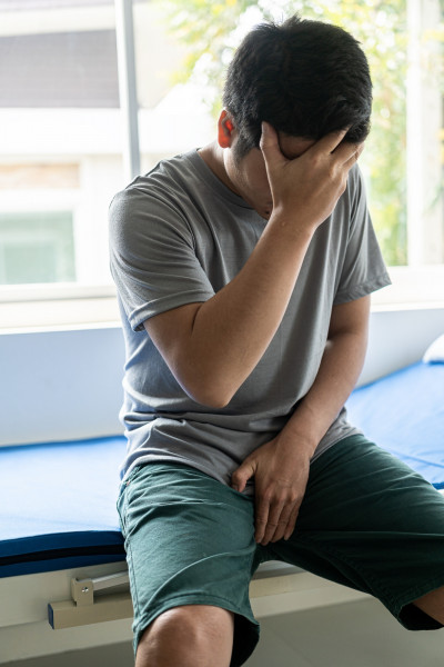 30多歲男竟「尿床」！白天還嗜睡 醫揭睡眠呼吸中止症惹禍