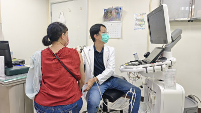 45歲上班族搬重物後手抬不起 竟是旋轉肌腱撕裂合併五十肩
