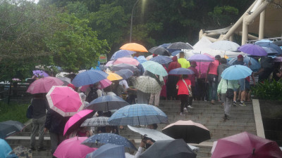 基隆長庚情人湖健走  1500位民眾風雨無阻參與