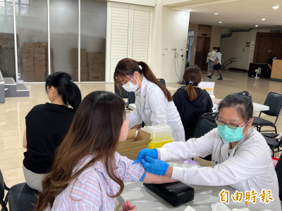 揪本土登革熱社區群聚隱形感染者！彰化緊急開設社區篩檢站驗血確認