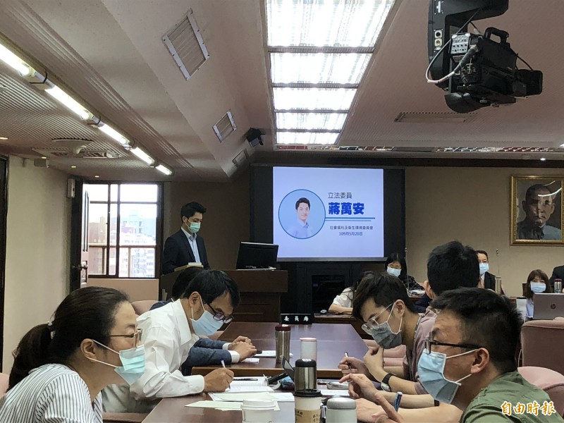 蔣萬安轟胃癌肝癌免疫新藥遭剔除 健保署：有轉圜餘地