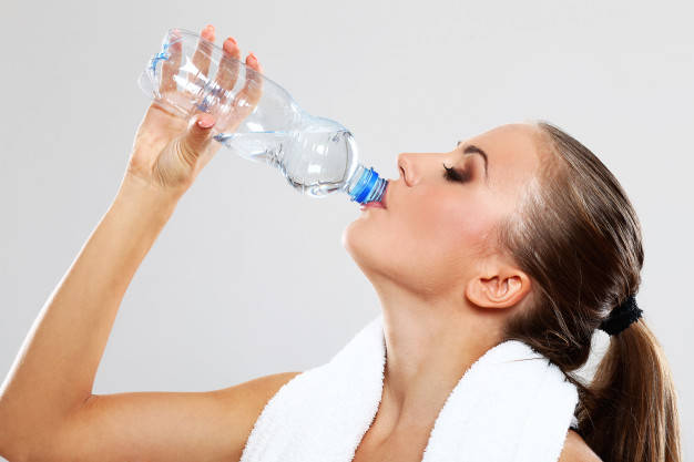 健康網》總是口渴才喝水？ 營養師：想到就喝才是最好 - 即時新聞 - 自