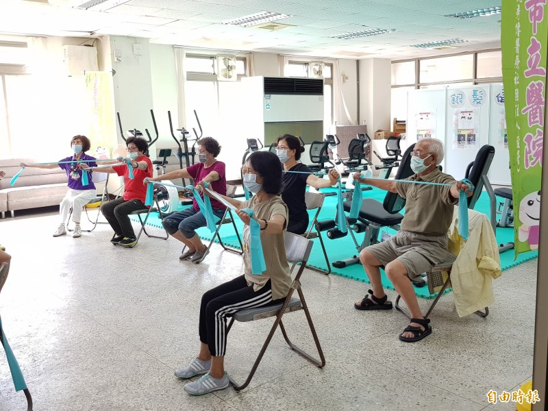台南首家銀髮健身俱樂部揭牌 長者6月底前免費體驗 - 杏林動態 - 自由