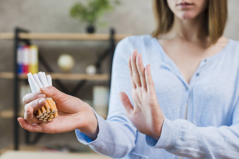 年輕女性20個有1個抽菸 國健署籲戒菸顧健康又省錢 - 即時新聞 - 自